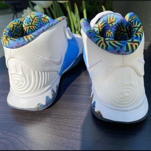 White Sapphire Kyrie 6- Boy size 2.5Y